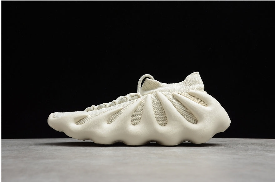 Les baskets Adidas Yeezy 450 incarnent un style avant-gardiste et une performance ultime.
Par ailleurs, leur design révolutionnaire.