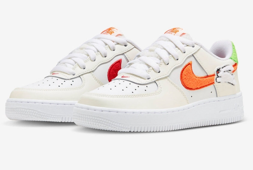 Conçues pour célébrer le Nouvel An lunaire, les baskets Nike Air Force 1 Low GS “Year of the Rabbit” allient traditions asiatiques et streetwear contemporain.