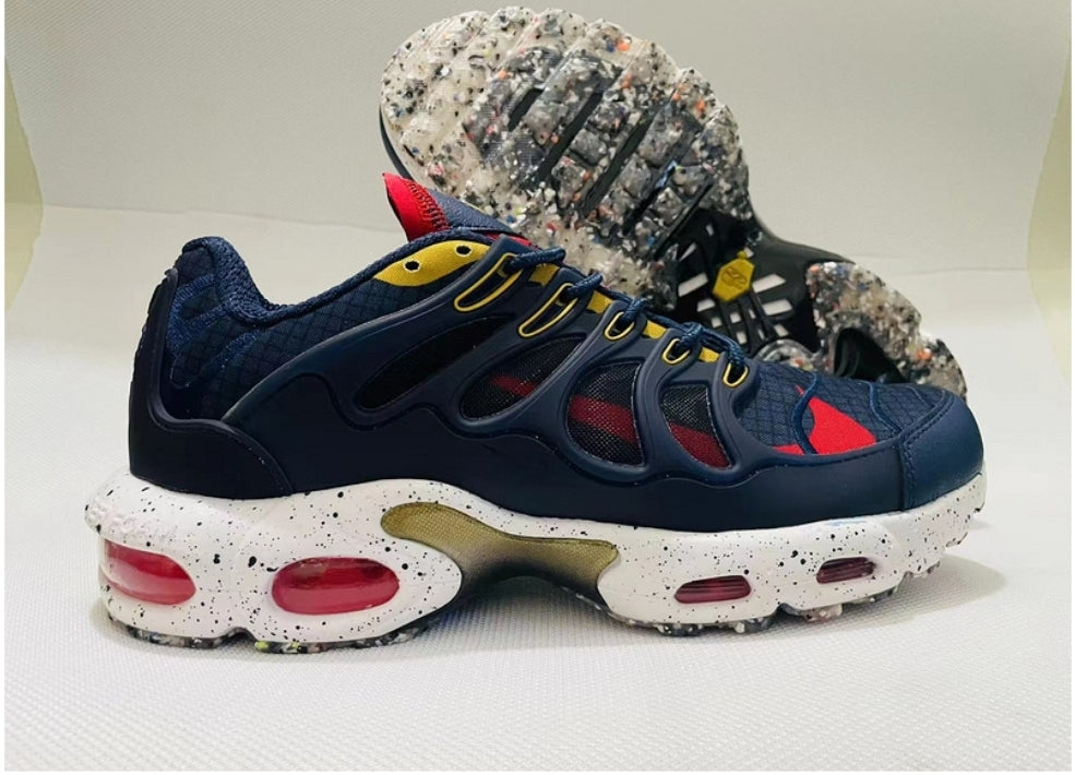 Les baskets Nike TN Air Max Terrascape Plus offrent un style polyvalent et une performance robuste.
design distinctif.pas cher.le moins cher.