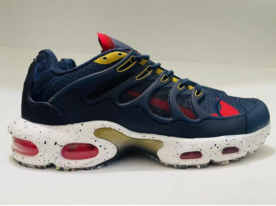 Les baskets Nike TN Air Max Terrascape Plus offrent un style polyvalent et une performance robuste.
design distinctif.pas cher.le moins cher.
