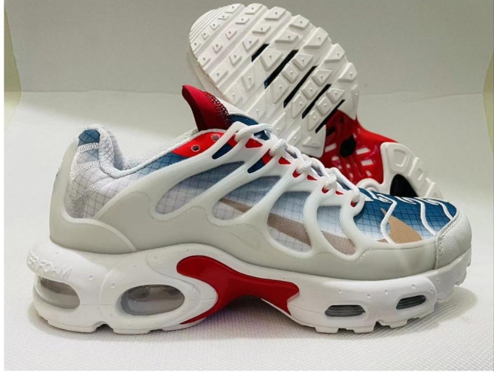 Les baskets Nike TN Air Max Terrascape Plus offrent un style polyvalent et une performance robuste.
design distinctif.pas cher. Le moins cher.