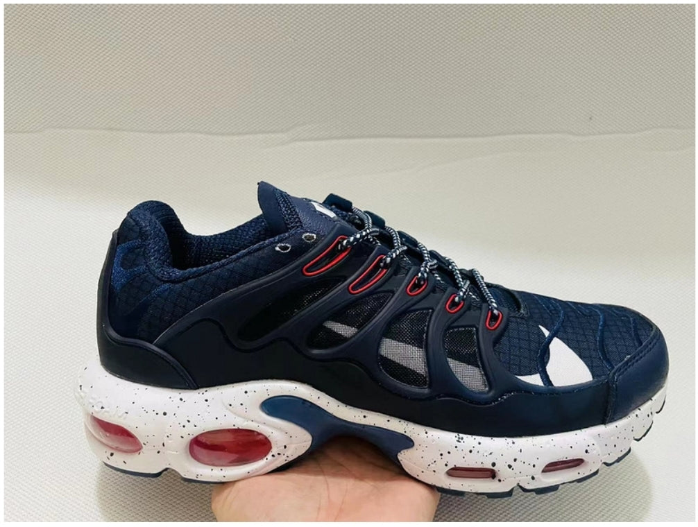 Les baskets Nike TN Air Max Terrascape Plus offrent un style polyvalent et une performance robuste.
design distinctif.pas cher. Le moins cher.