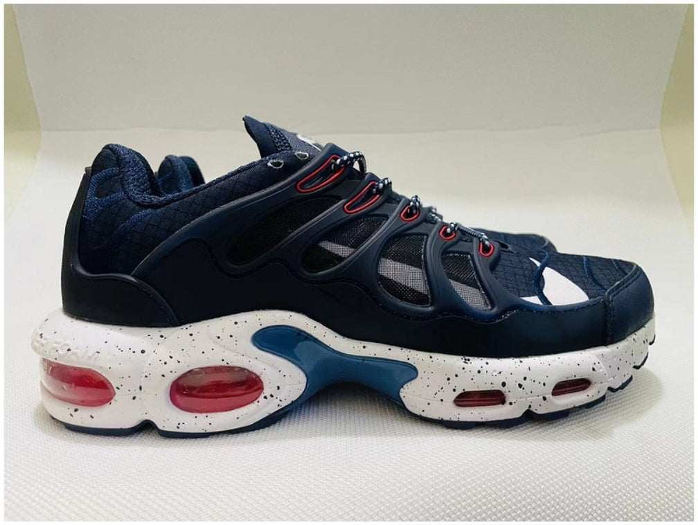 Les baskets Nike TN Air Max Terrascape Plus offrent un style polyvalent et une performance robuste.
design distinctif.pas cher. Le moins cher.