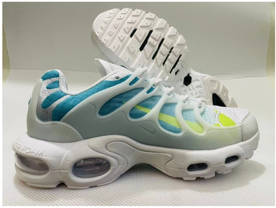 Les baskets Nike TN Air Max Terrascape Plus offrent un style polyvalent et une performance robuste.
design distinctif.pas cher. Le moins cher.