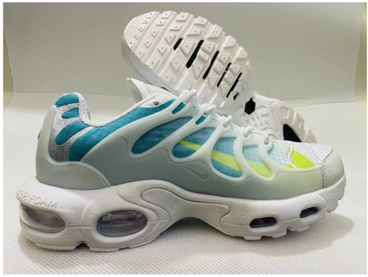 Les baskets Nike TN Air Max Terrascape Plus offrent un style polyvalent et une performance robuste.
 design distinctif.pas cher. Le moins cher.