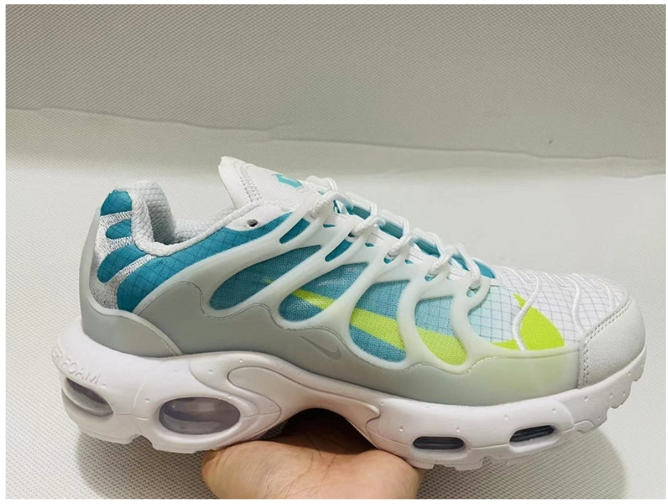 Les baskets Nike TN Air Max Terrascape Plus offrent un style polyvalent et une performance robuste.
design distinctif.pas cher. Le moins cher.