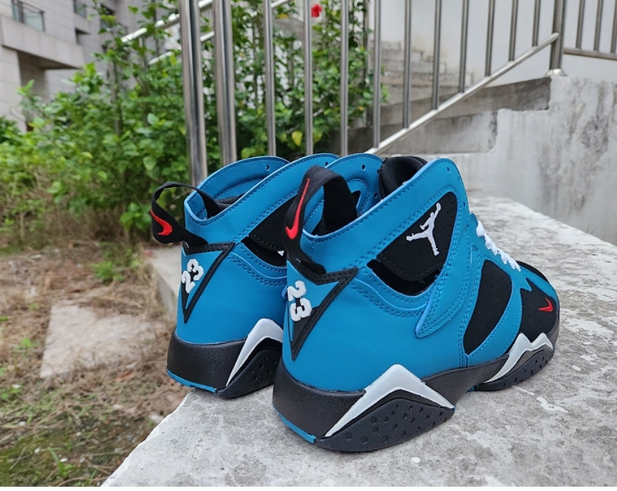 Les baskets Air Jordan 7 offrent un style iconique et une performance exceptionnelle.
design emblématique haute qualité. Au meilleur prix. Pas cher