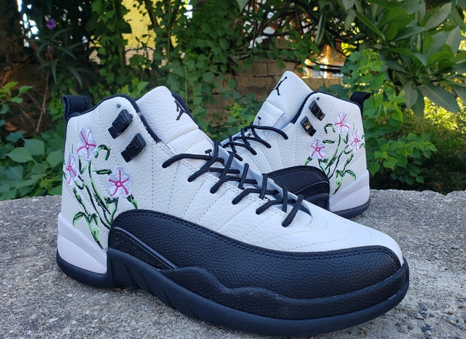Les baskets Air Jordan 12 offrent un style iconique et une performance exceptionnelle.design distinctif.pas cher.moin Cher.