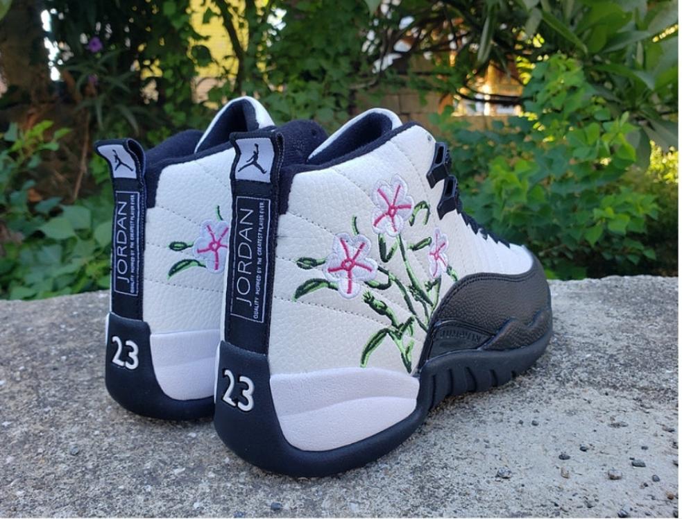 Les baskets Air Jordan 12 offrent un style iconique et une performance exceptionnelle.design distinctif.pas cher.moin Cher.