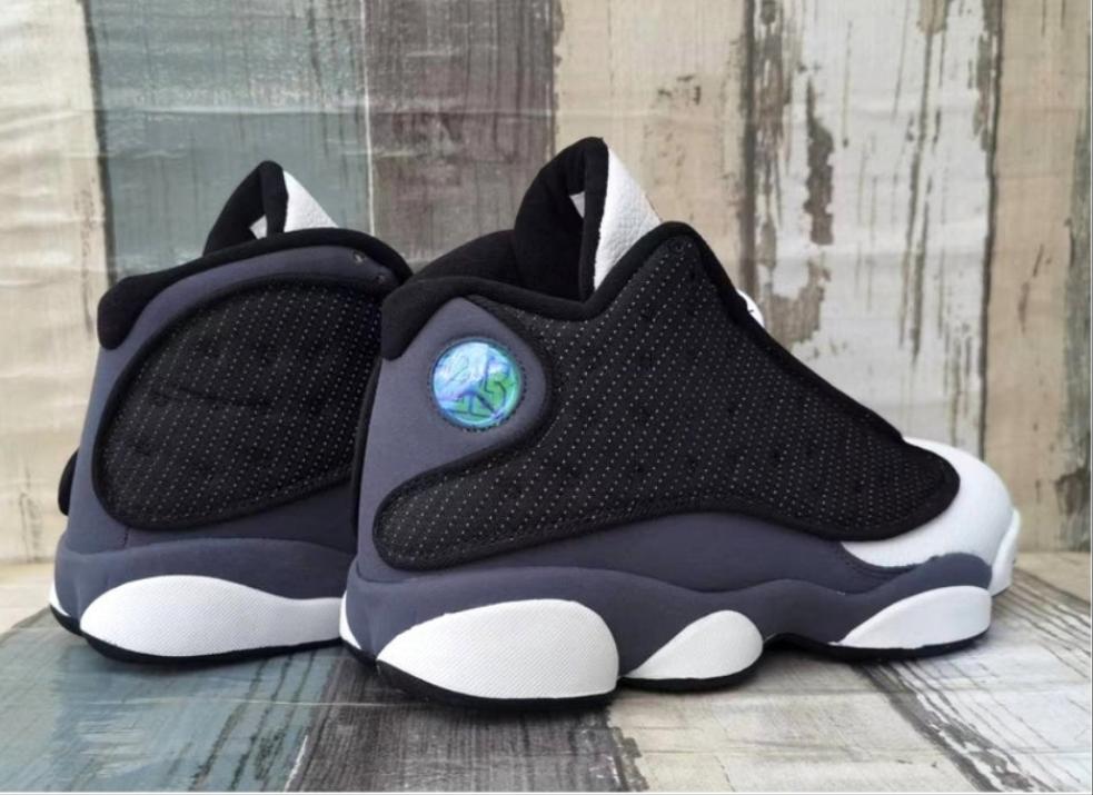 Les baskets Air Jordan 12 offrent un style iconique et une performance exceptionnelle.design distinctif.pas cher.moin Cher.