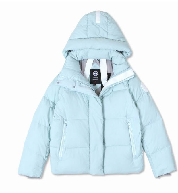 Résultat de l'évolution emblématique de la marque Canada G00se Femme, la Doudoune Canada G00se Femme est un témoignage de l'engagement de Canada G00se à combiner style,