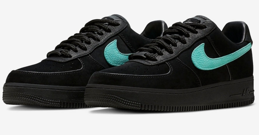 Fruit d’une collaboration inédite entre Nike et la prestigieuse maison de joaillerie Baskets Nike Air Force 1 Low X Tiffany & Co.