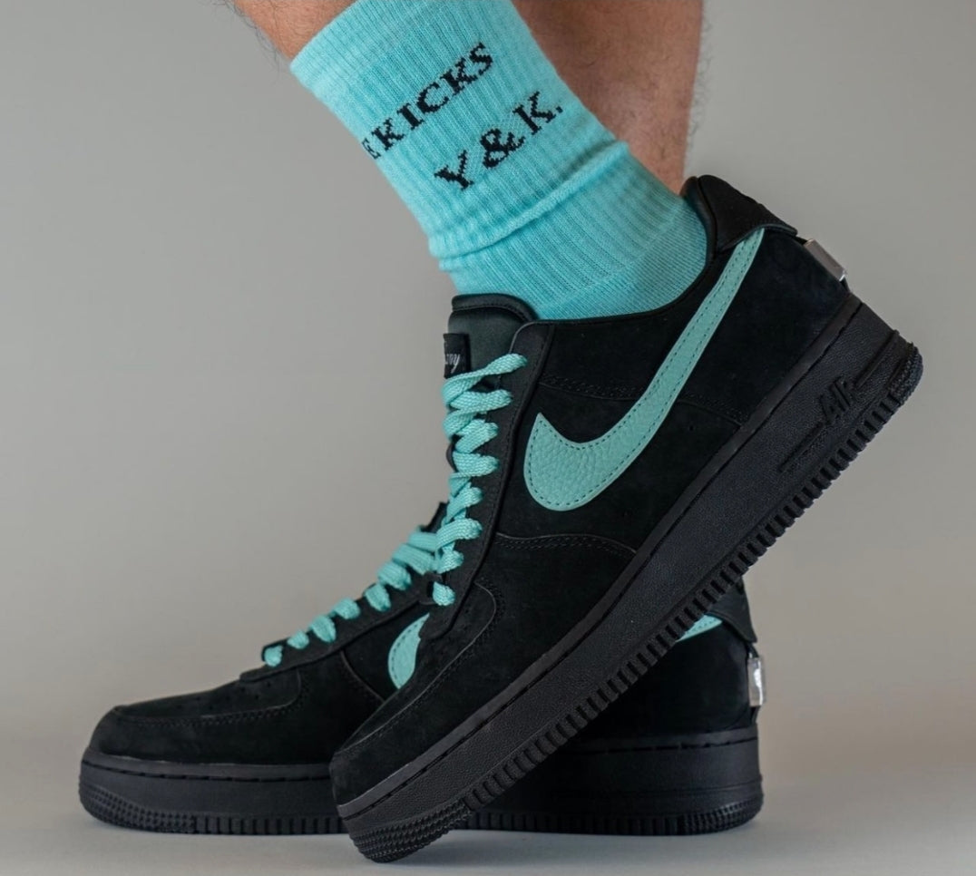 Fruit d’une collaboration inédite entre Nike et la prestigieuse maison de joaillerie Baskets Nike Air Force 1 Low X Tiffany & Co.