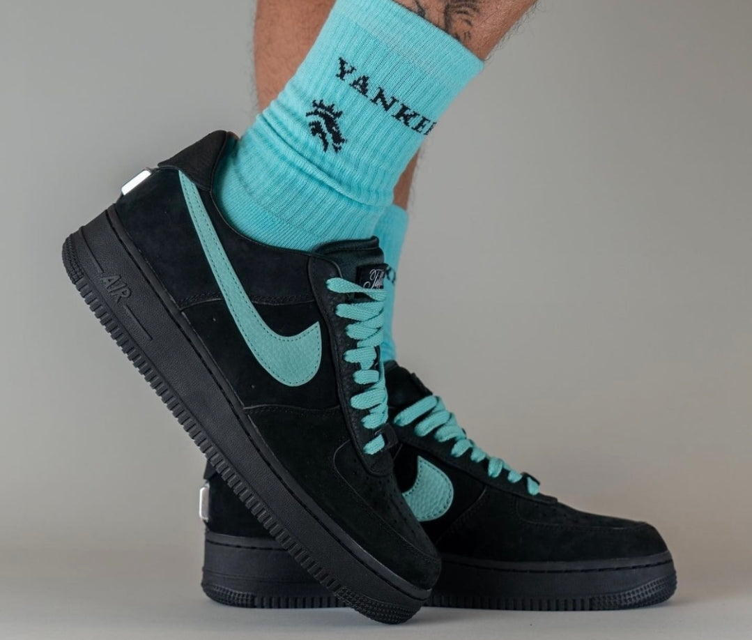 Fruit d’une collaboration inédite entre Nike et la prestigieuse maison de joaillerie Baskets Nike Air Force 1 Low X Tiffany & Co.