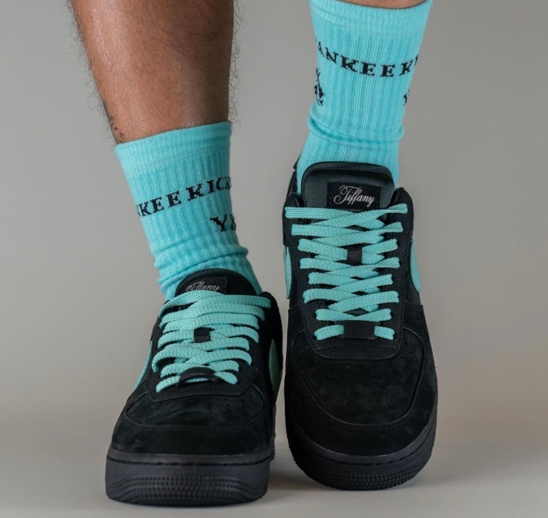 Fruit d’une collaboration inédite entre Nike et la prestigieuse maison de joaillerie Baskets Nike Air Force 1 Low X Tiffany & Co.