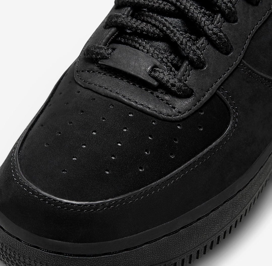 Fruit d’une collaboration inédite entre Nike et la prestigieuse maison de joaillerie Baskets Nike Air Force 1 Low X Tiffany & Co.