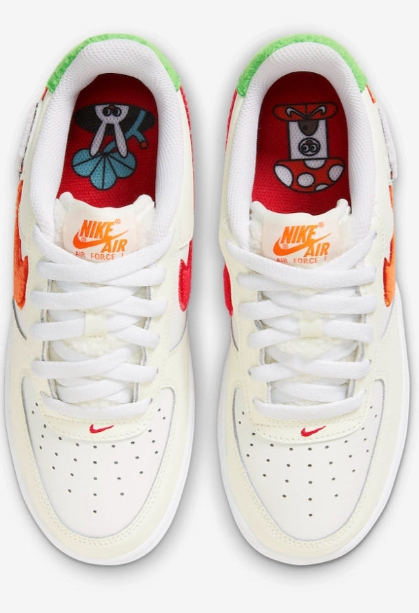 Conçues pour célébrer le Nouvel An lunaire, les baskets Nike Air Force 1 Low GS “Year of the Rabbit” allient traditions asiatiques et streetwear contemporain.