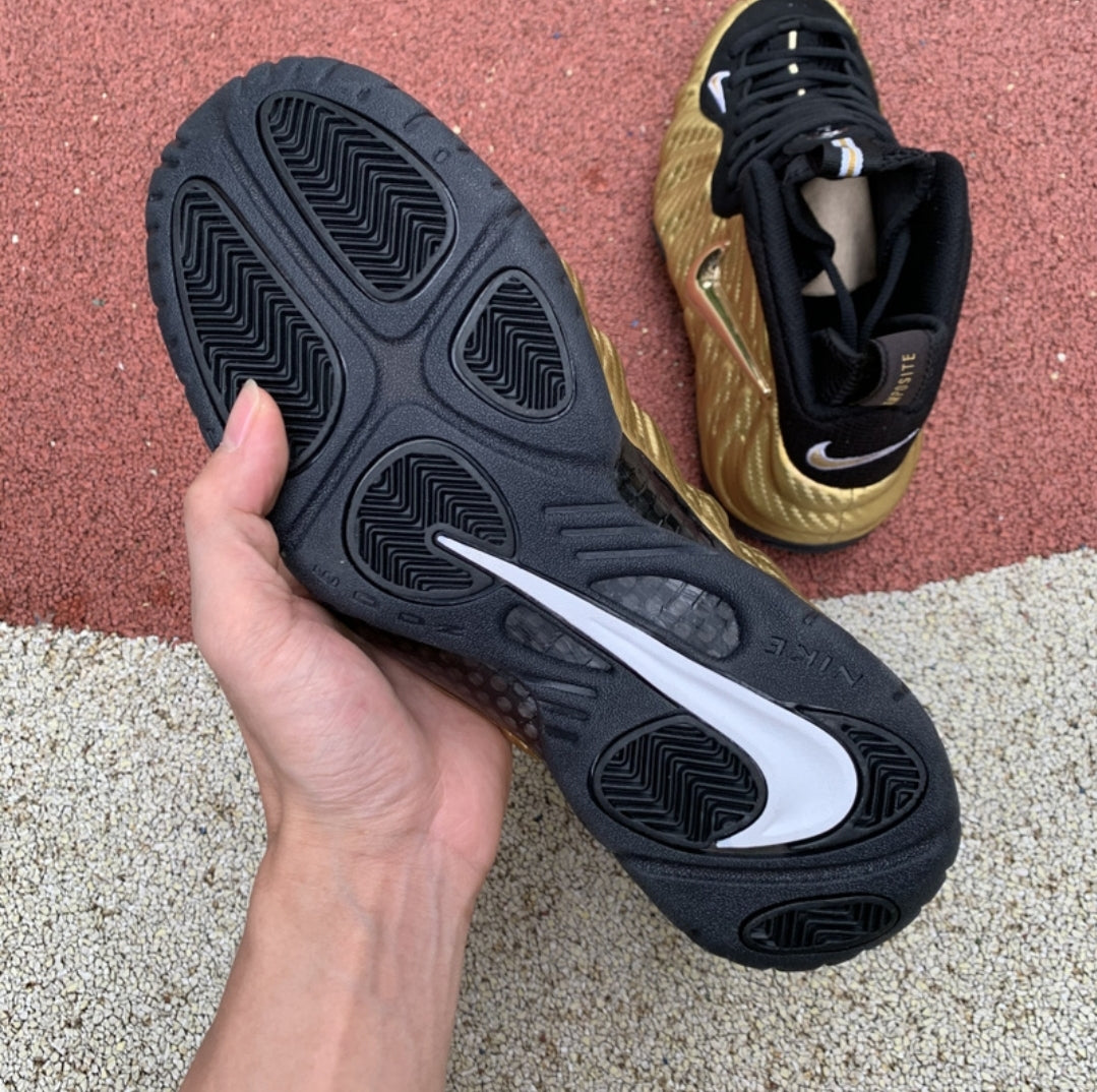 Les baskets Nike Air Foamposite offrent un style emblématique et une performance exceptionnelle.
design distinctif.pas cher . Le moins cher.