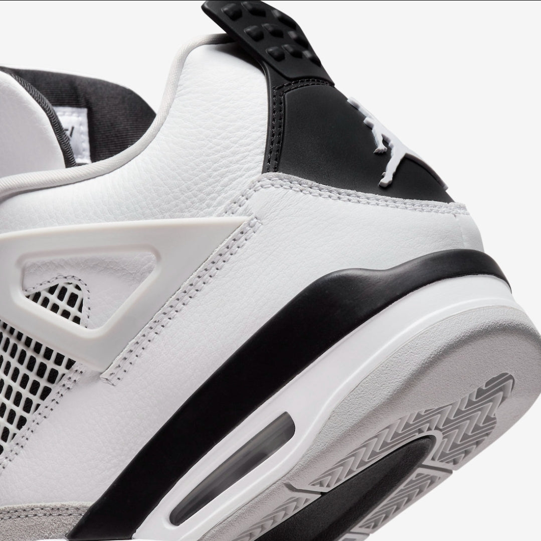 Les baskets Air Jordan 4 offrent un style iconique et une performance remarquable.
leur design distinctif pas cher. le moin cher.