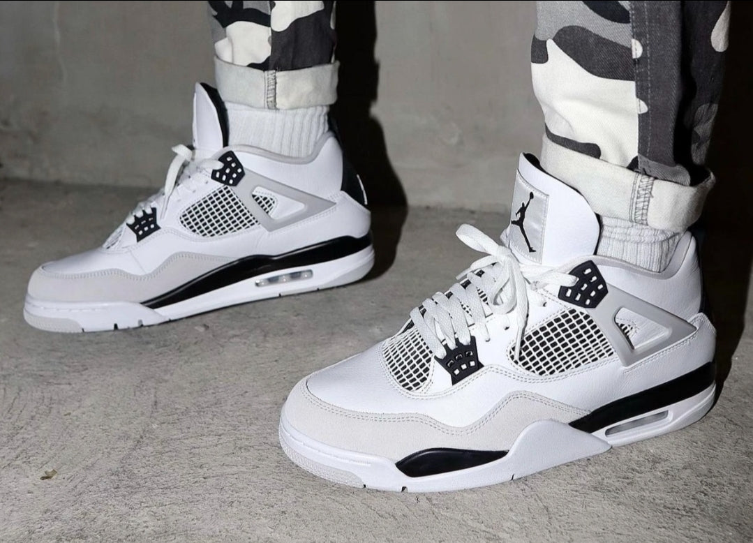 Les baskets Air Jordan 4 offrent un style iconique et une performance remarquable.
leur design distinctif pas cher. le moin cher.