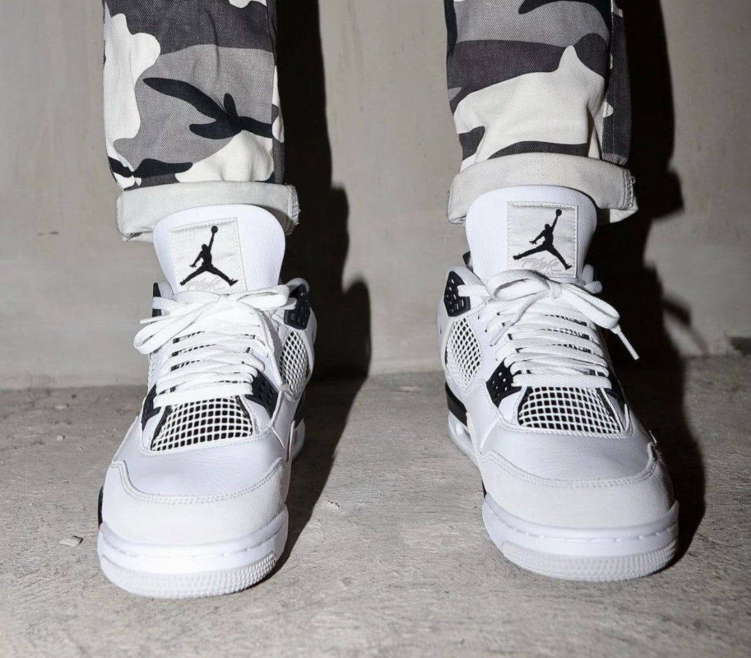 Les baskets Air Jordan 4 offrent un style iconique et une performance remarquable.
leur design distinctif pas cher. le moin cher.