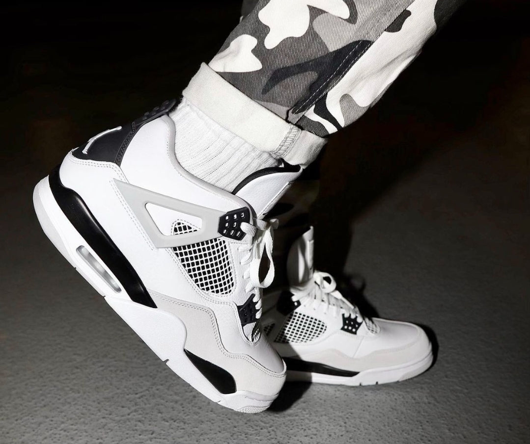Les baskets Air Jordan 4 offrent un style iconique et une performance remarquable.
leur design distinctif pas cher. le moin cher.