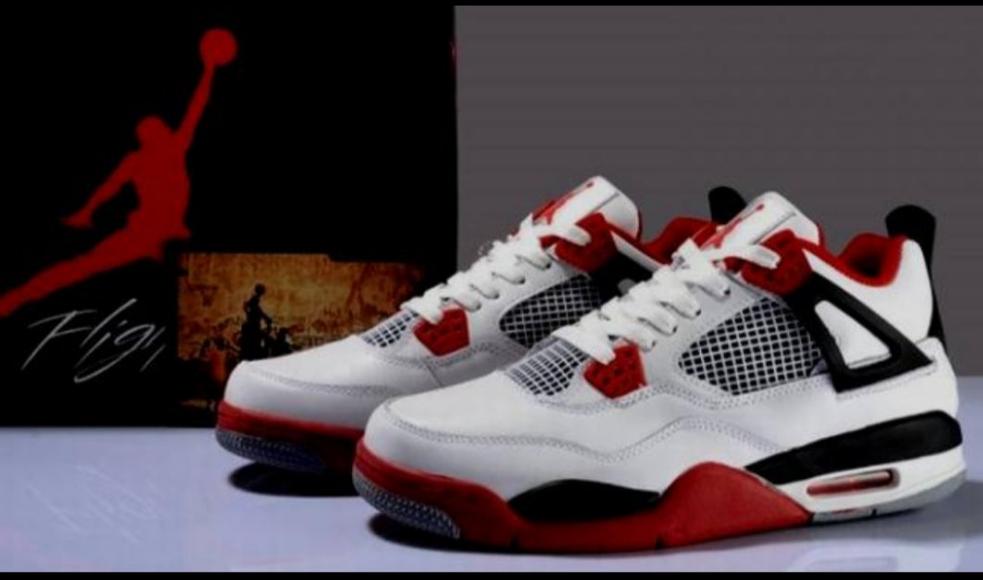 Les baskets Air Jordan 4 offrent un style iconique et une performance remarquable.
leur design distinctif pas cher. le moin cher.