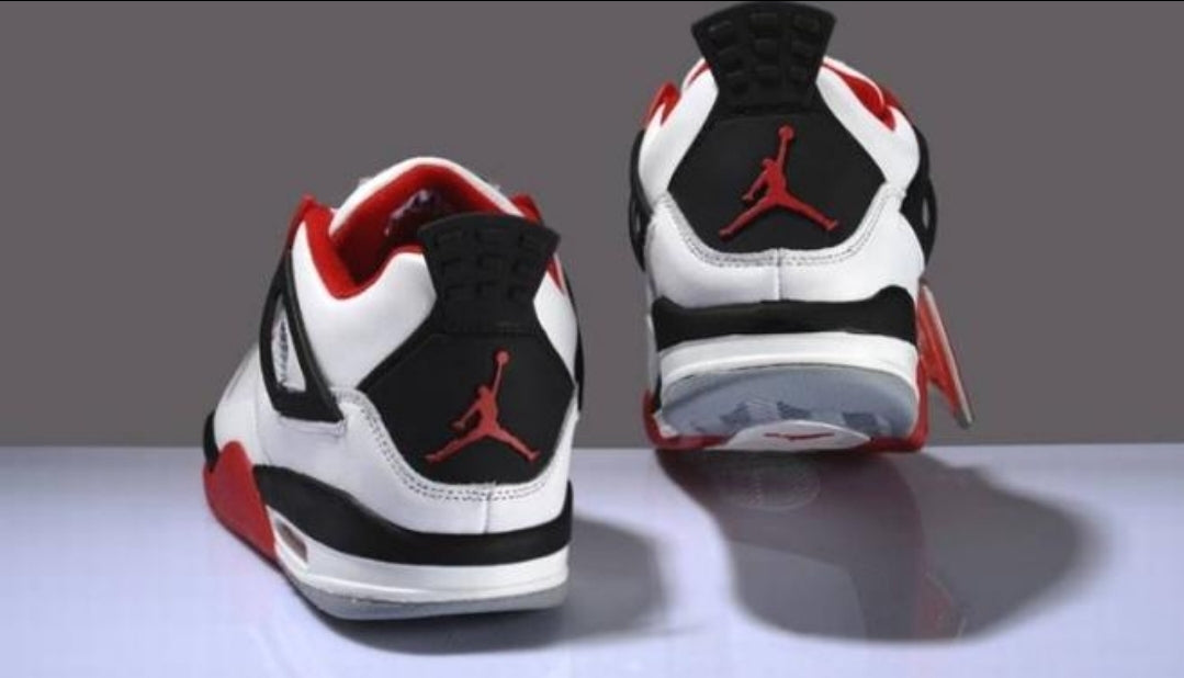 Les baskets Air Jordan 4 offrent un style iconique et une performance remarquable.
leur design distinctif pas cher. le moin cher.