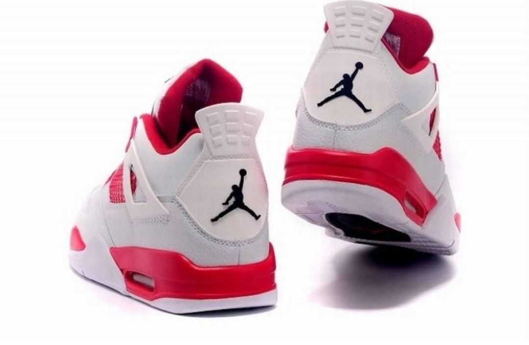 Les baskets Air Jordan 4 offrent un style iconique et une performance remarquable.
leur design distinctif pas cher. le moin cher.