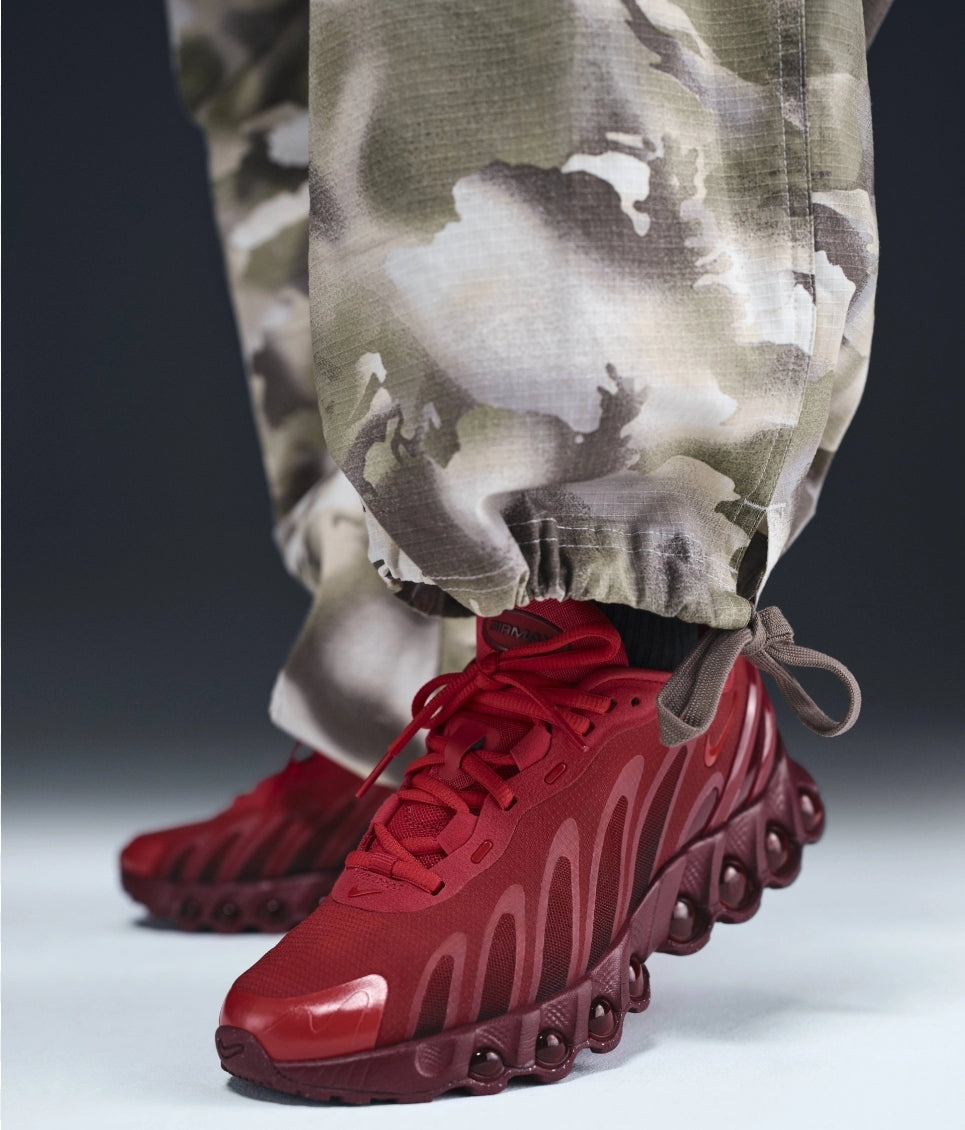 Les baskets Nike Air Max DN8 combinent innovation et design moderne pour offrir un style dynamique et une performance inégalée.pas cher . Le moins cher.