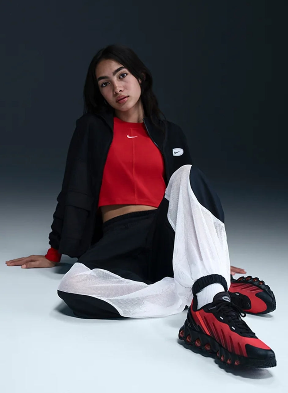 Les baskets Nike Air Max DN8 combinent innovation et design moderne pour offrir un style dynamique et une performance inégalée.pas cher . Le moins cher.