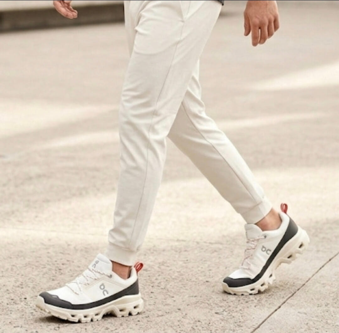 Les baskets On Running Cloud révolutionnent l’univers du running et du lifestyle grâce à leur combinaison unique de technologie avancée, design minimaliste et confort exceptionnel.