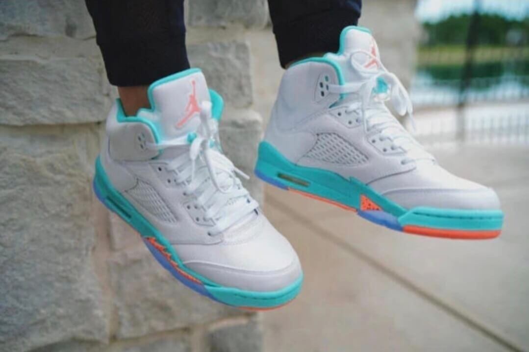 Les baskets Air Jordan 5 offrent un style iconique et une performance légendaire.

 leur design emblématique .pas cher. Le moins cher.