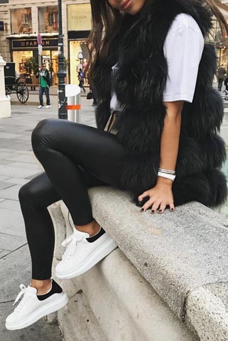 les chaussures Alexander McQueen Femme sont un témoignage de l'engagement de la marque à combiner style et audace. Exceptionnel pas Cher. Le moins cher.