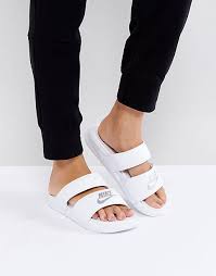 Sandales, Nike Adidas Jordan.... femme ( bientôt 🔧)