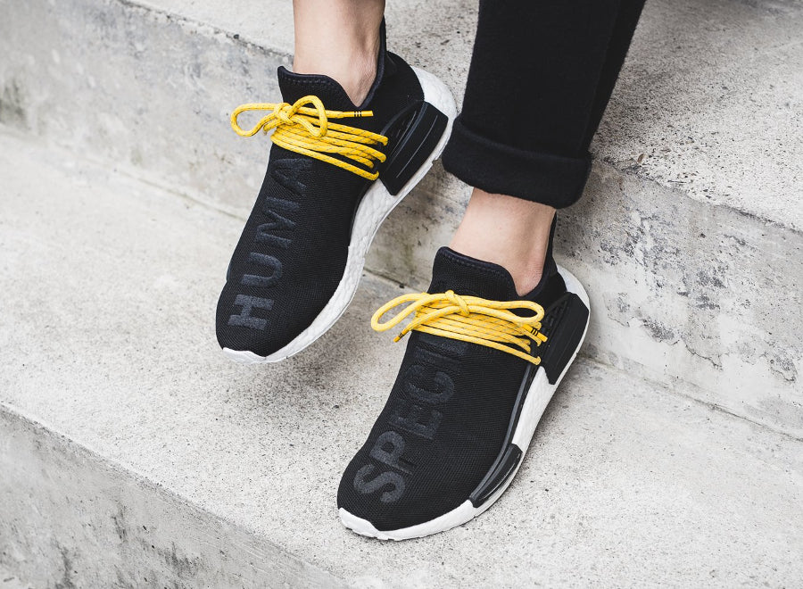 les baskets Adidas Human Race NMD x Pharrell Yellow " Femme  sont un témoignage de l'engagement d'Adidas à combiner style et innovation.
