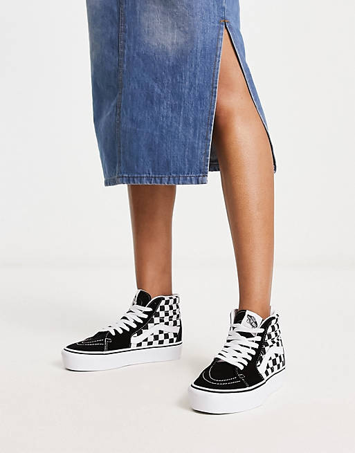 Les baskets Vans Femme se distinguent par leur style intemporel et leur esprit californien décontracté, faisant d’elles un symbole de liberté et d’individualité.