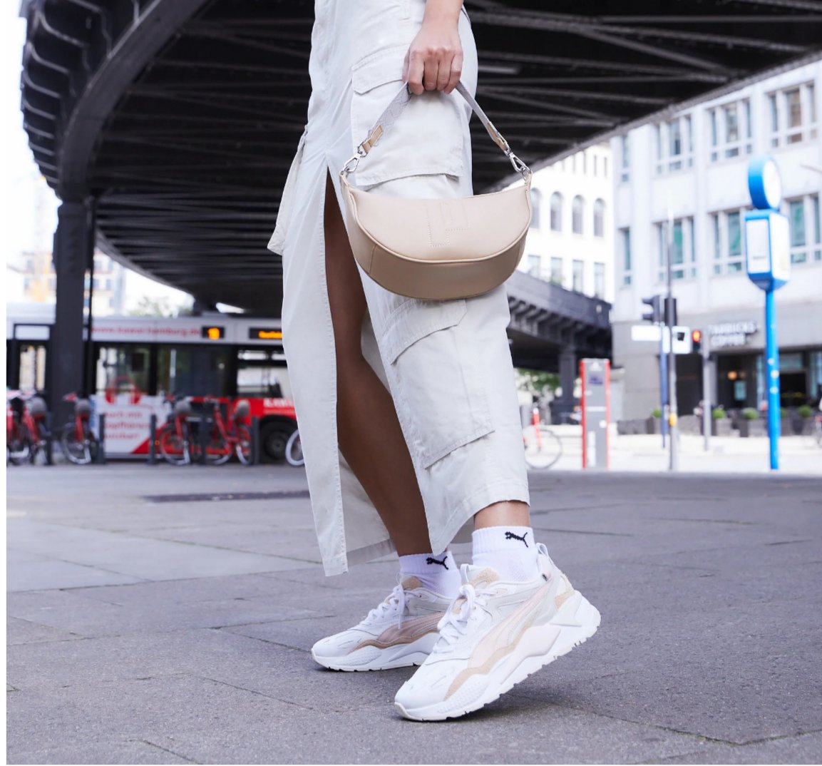 Les baskets Puma Femme se distinguent par leur style audacieux et moderne, alliant des éléments sportifs et urbains. Inspirées des tendances actuelles 