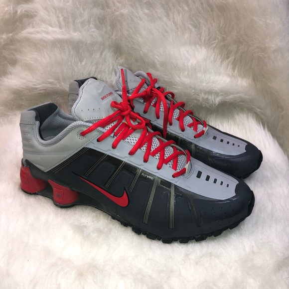 Les baskets Nike Shox NZ combinent style et performance pour les amateurs de mode et les athlètes.pas cher. Le moins cher.