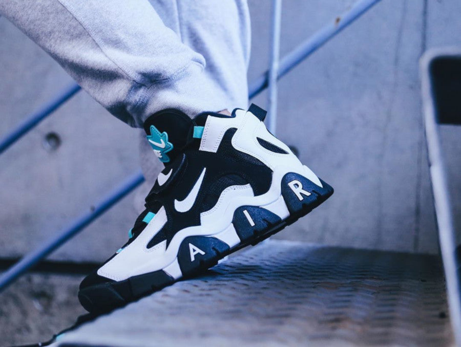 Les baskets Nike Air Barrage allient style audacieux et innovation .  emblématiques attirent mode urbaine.pas cher. Le moins cher.