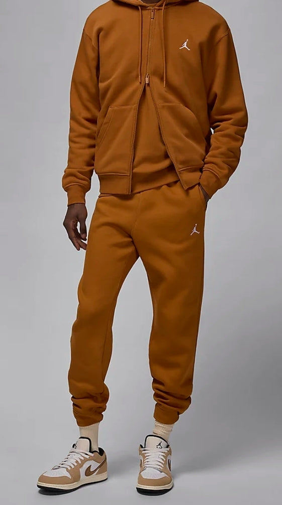 Les ensembles survêtement Jordan combinent performance et style avec brio. Leur design emblématique.pas cher. Le moins cher.