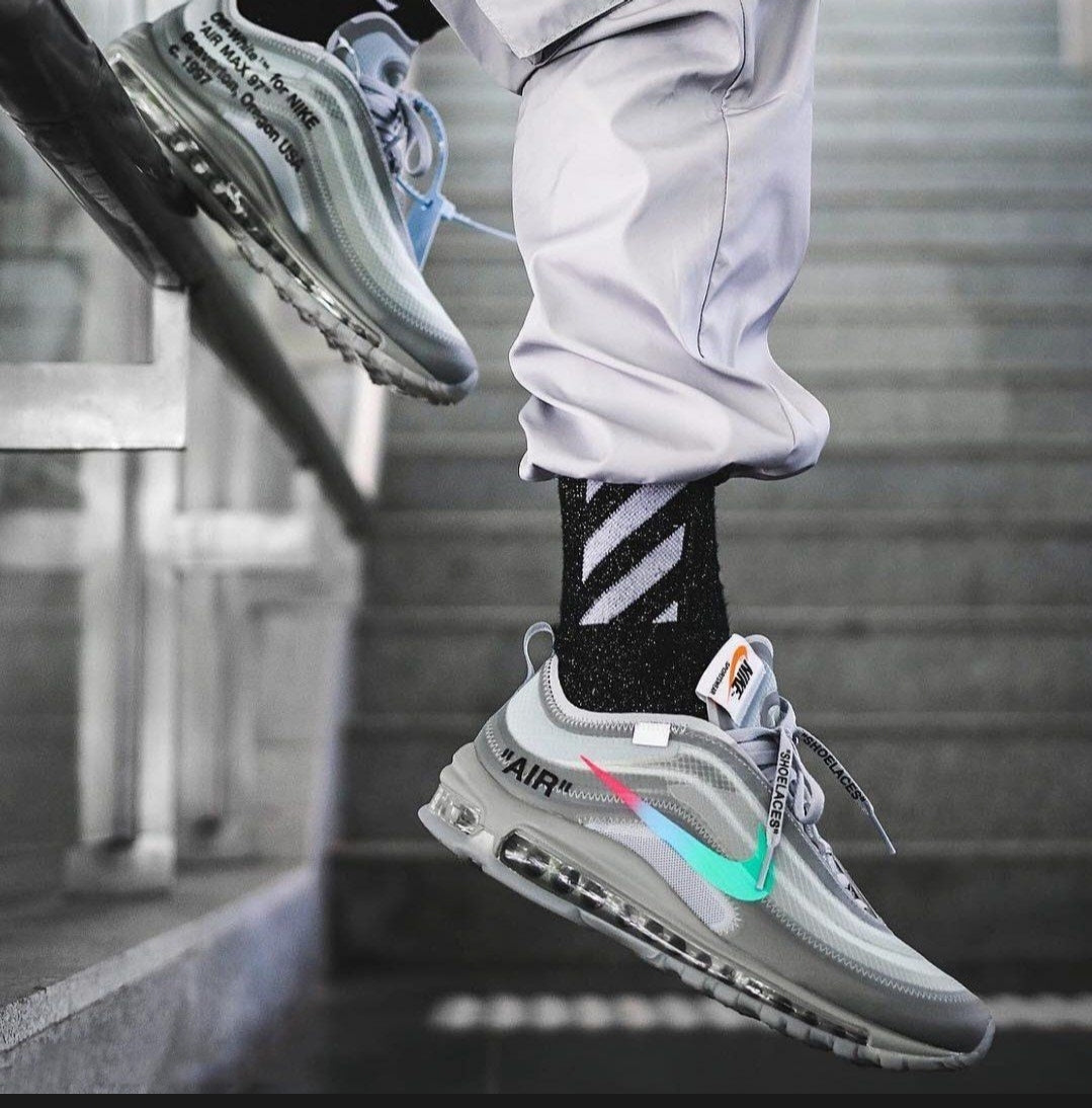 Les baskets Nike Air Max 97 sont synonymes de style emblématique et de confort absolu. Leur design ondulé distinctif.pas cher. Le moins cher.