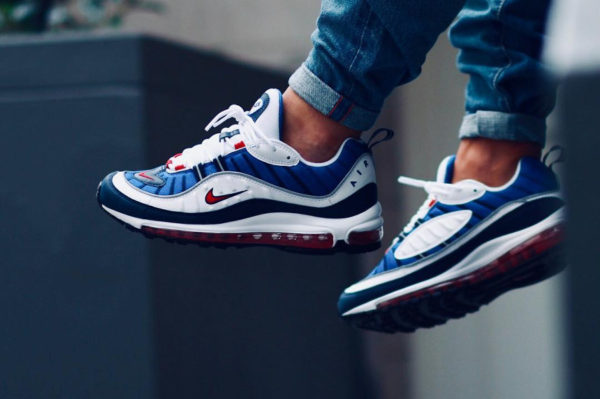 Les baskets Nike Air Max 98 sont synonymes de style emblématique et de confort absolu. Leur design ondulé distinctif.pas cher. Le moins cher.