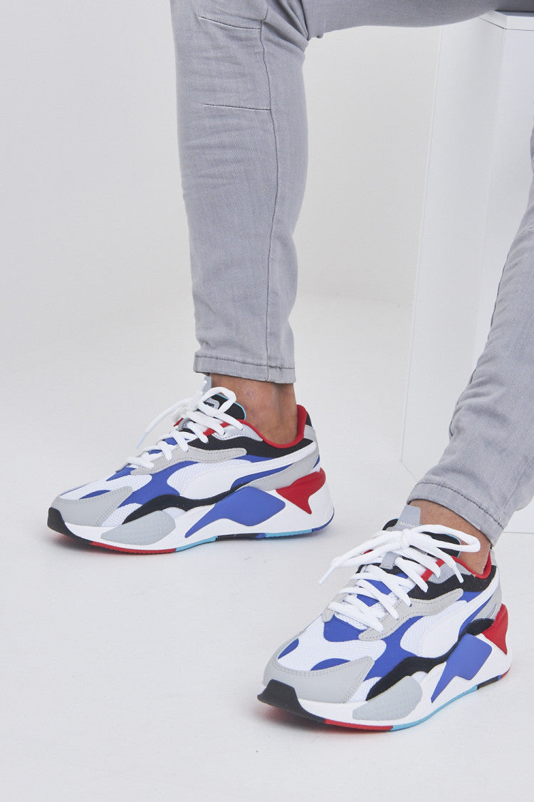 Les baskets Puma allient style et performance de manière exceptionnelle.Leur design innovant et leurs technologies avancées en font un choix idéal pour les sportifs et les amateurs de mode.