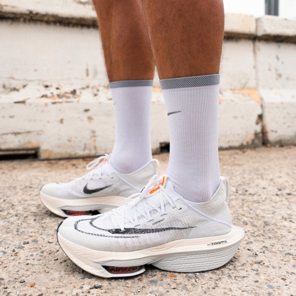 Les baskets Nike Air Zoom combinent style et performance, offrant une expérience unique. Leur design élégant. Pas cher. Le moins Cher.