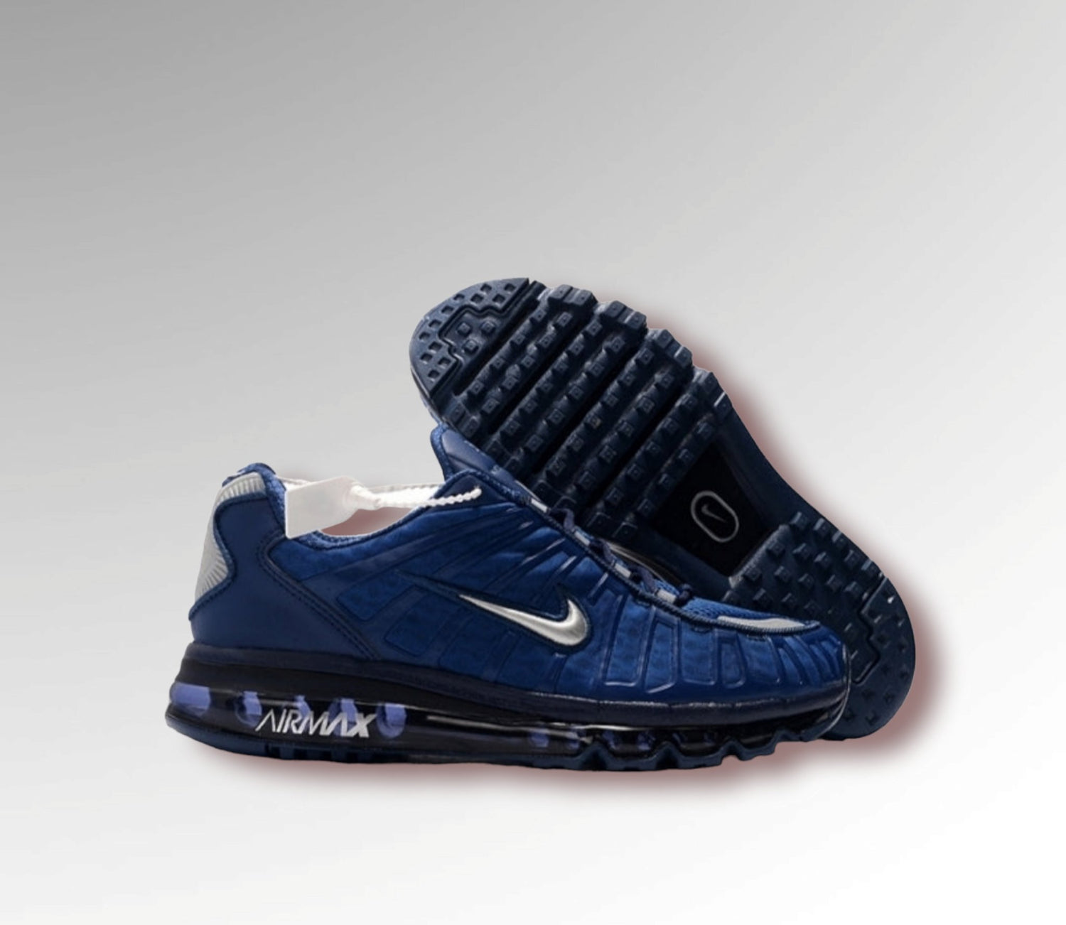 Les baskets Nike Air Shox 2020 allient style moderne et performance avancée. Leur design audacieux et innovant capte l’attention. Pas cher.le moins cher.