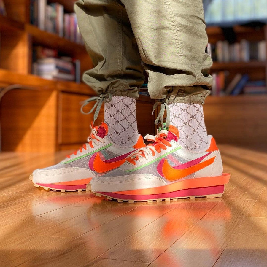 Les baskets Nike LDWaffle x Sacai offrent une fusion unique de style et d'innovation. Leur design audacieux et les doubles éléments de construction.pas cher. Le moins cher.