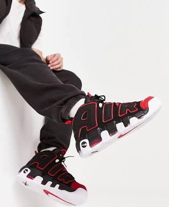 Les baskets Nike Air Uptempo combinent style audacieux et innovation. Leur design emblématique et leurs lettres surdimensionnées . Pas cher. Le moins cher.