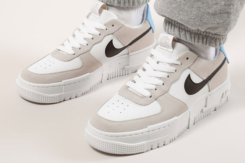 Les baskets Nike Air Force 1 Pixel allient style et performance, créant une expérience unique. Leur design audacieux.pas cher. Le moins cher.