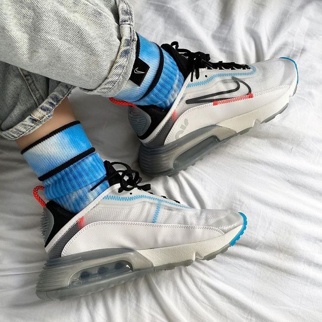 Les baskets Nike Air Max 2090 allient un style futuriste et une innovation technique avancée. Leur design audacieux.pas cher. Le moins cher.